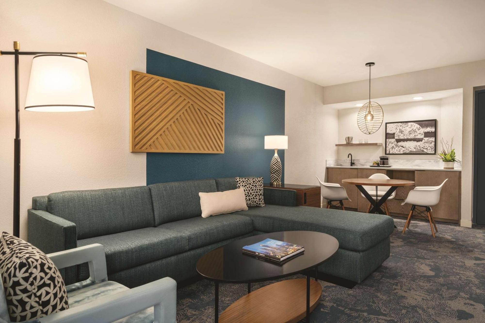 Doubletree By Hilton Tampa Rocky Point Waterfront Hotel Buitenkant foto