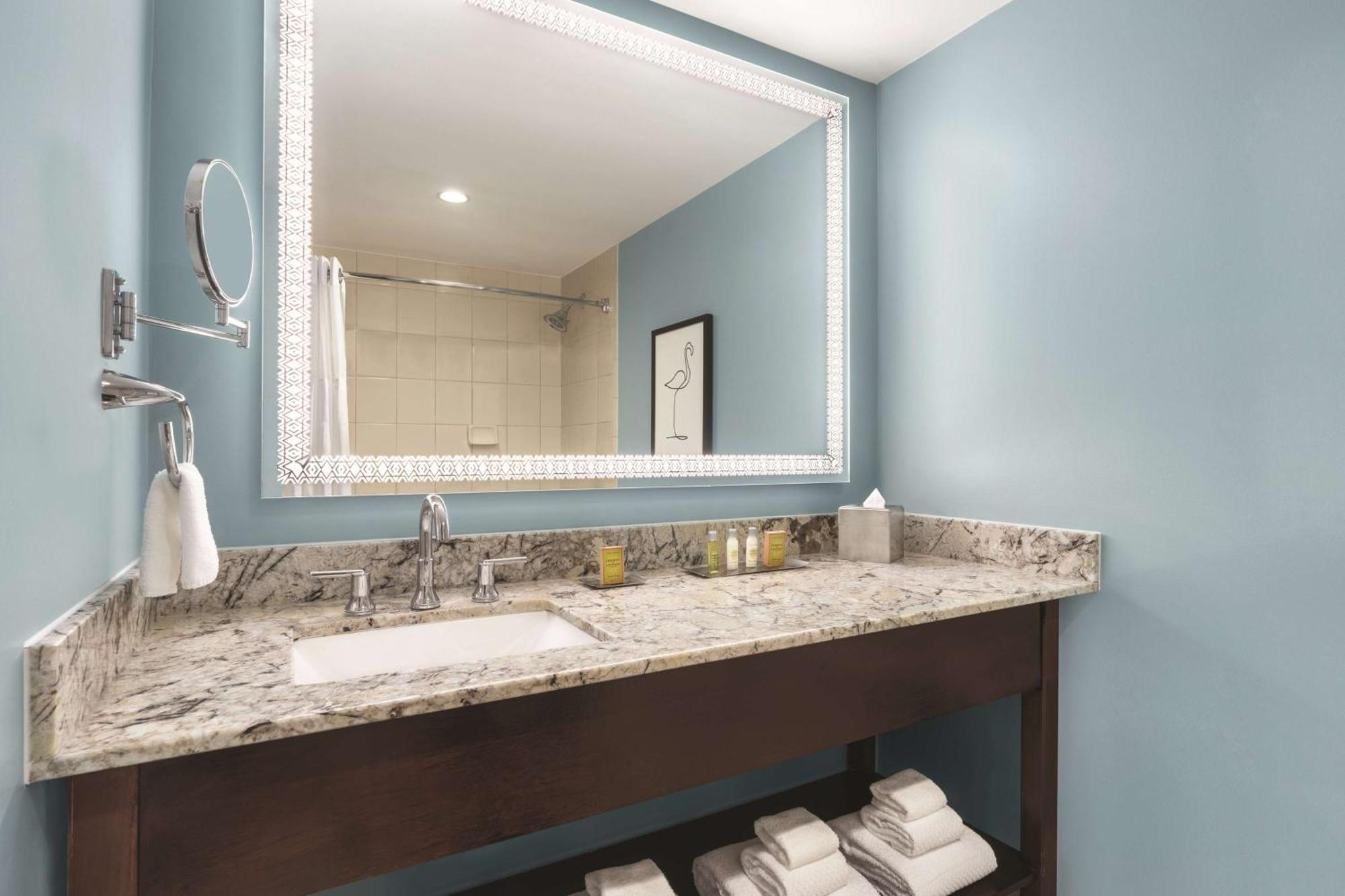 Doubletree By Hilton Tampa Rocky Point Waterfront Hotel Buitenkant foto