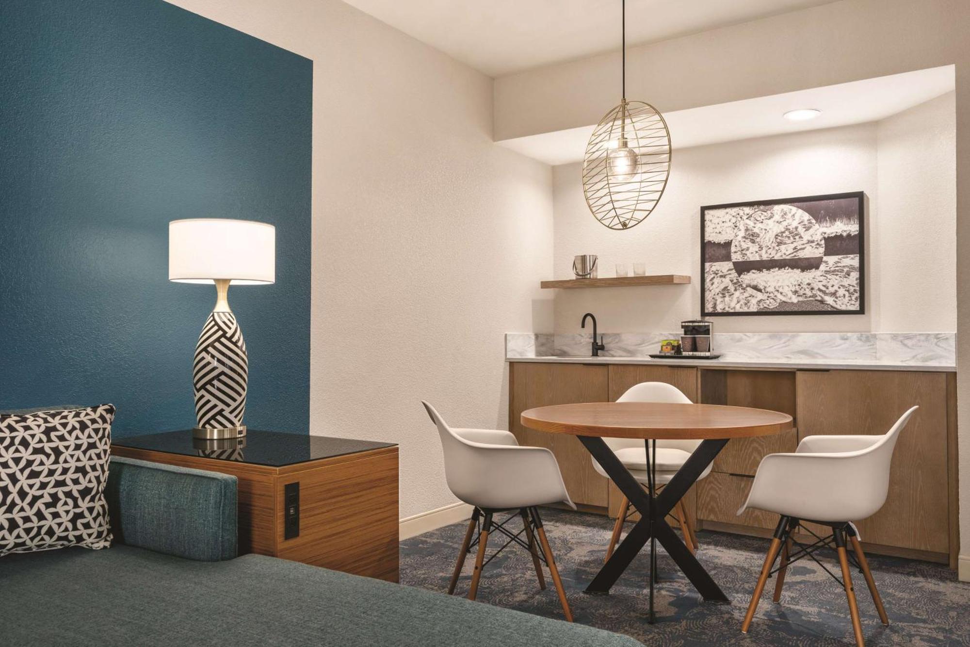 Doubletree By Hilton Tampa Rocky Point Waterfront Hotel Buitenkant foto