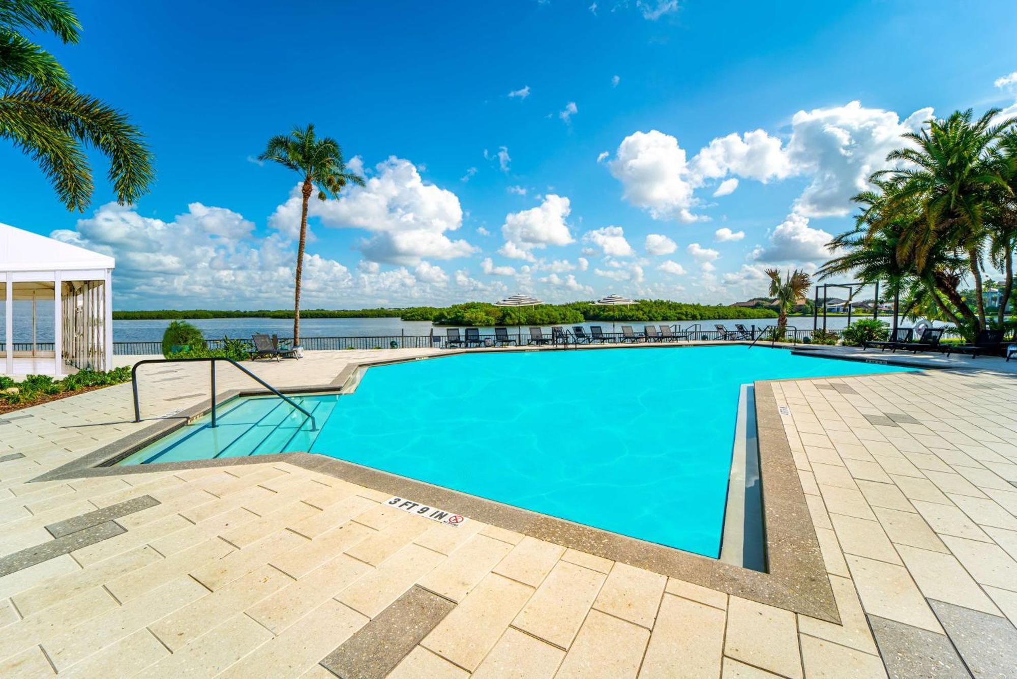Doubletree By Hilton Tampa Rocky Point Waterfront Hotel Buitenkant foto
