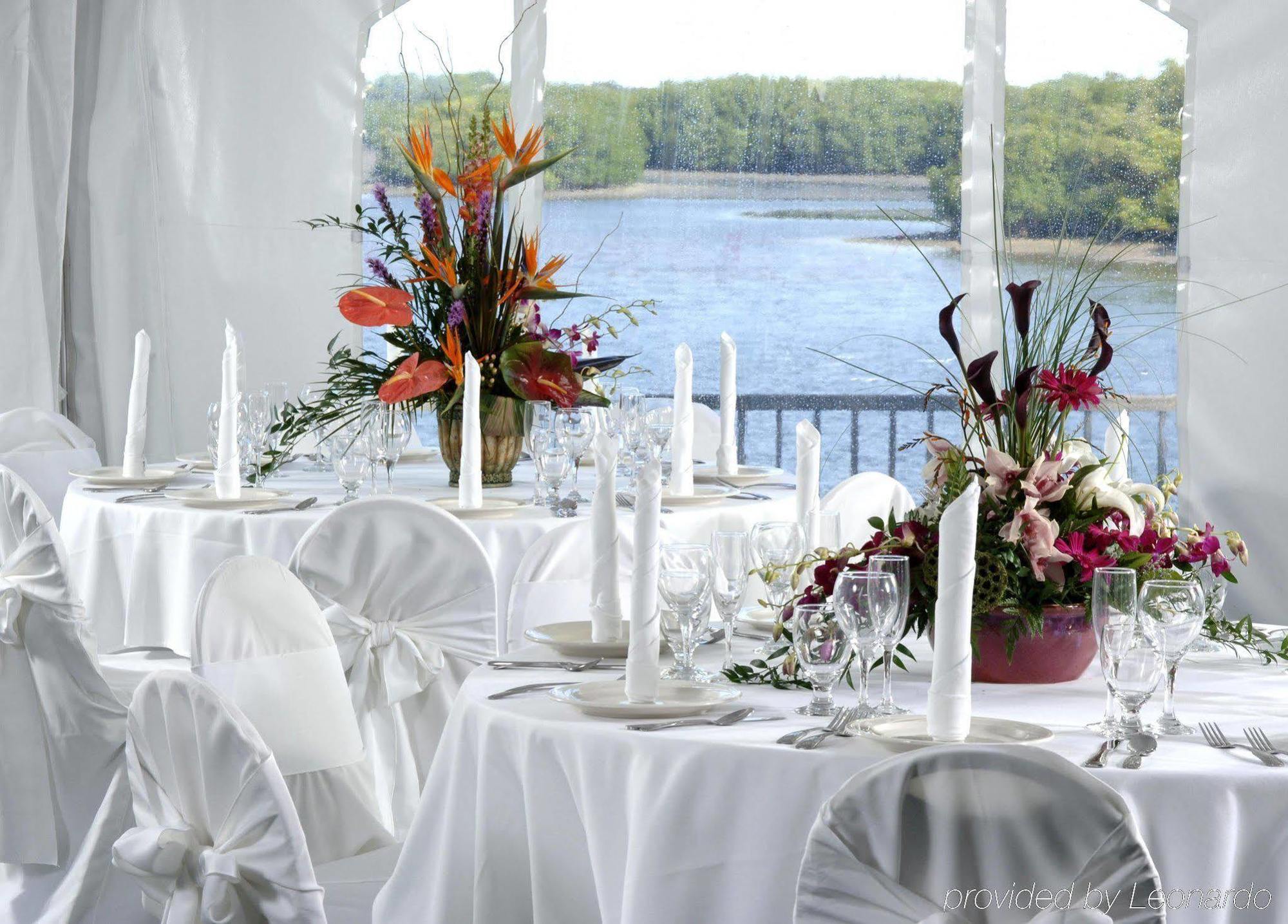 Doubletree By Hilton Tampa Rocky Point Waterfront Hotel Restaurant foto