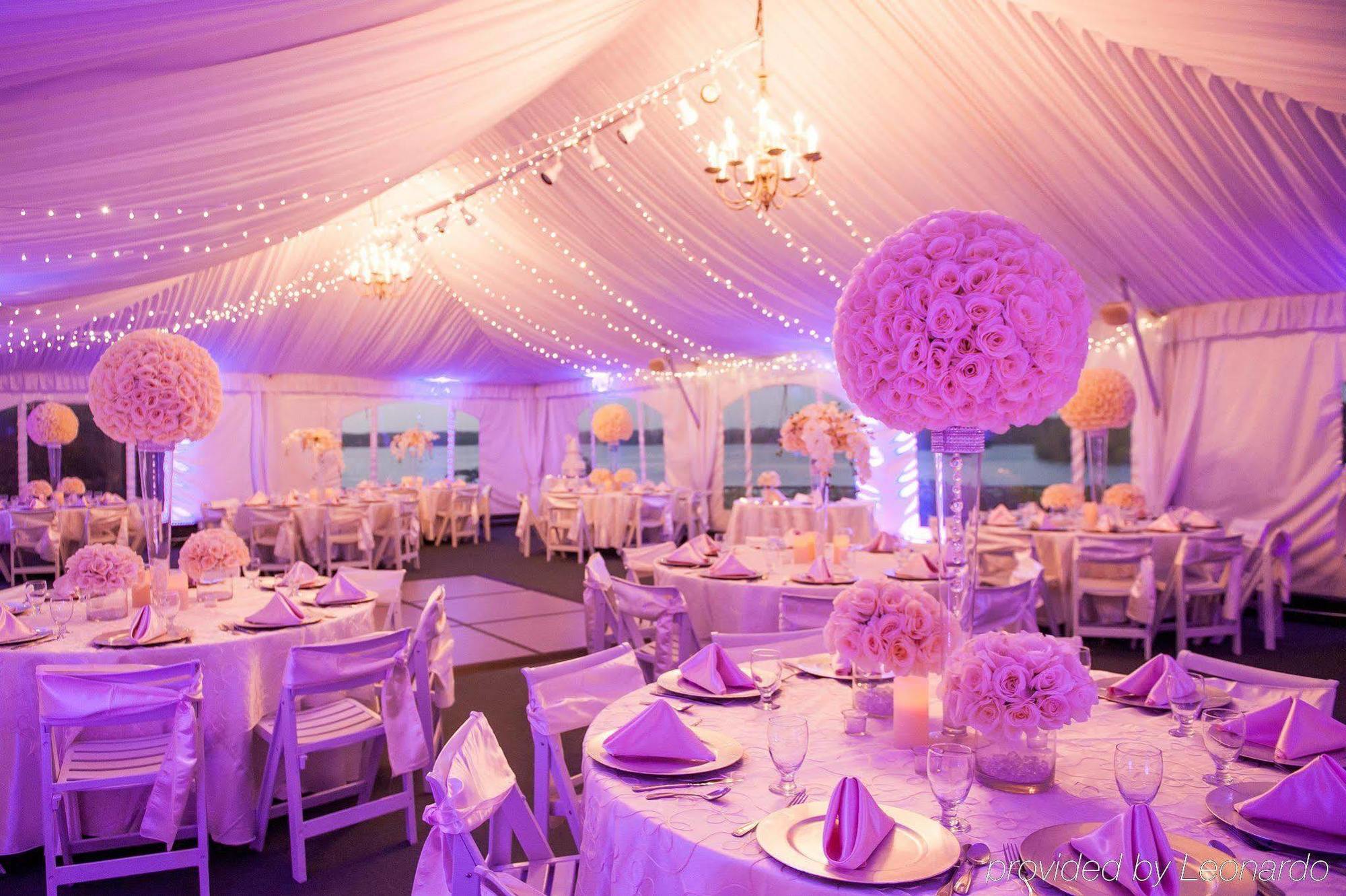 Doubletree By Hilton Tampa Rocky Point Waterfront Hotel Restaurant foto